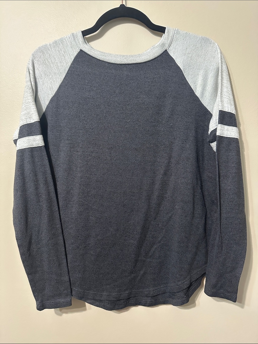 SO Women's Two-Tone Long Sleeve Raglan Top - Dark Gray & Light Gray